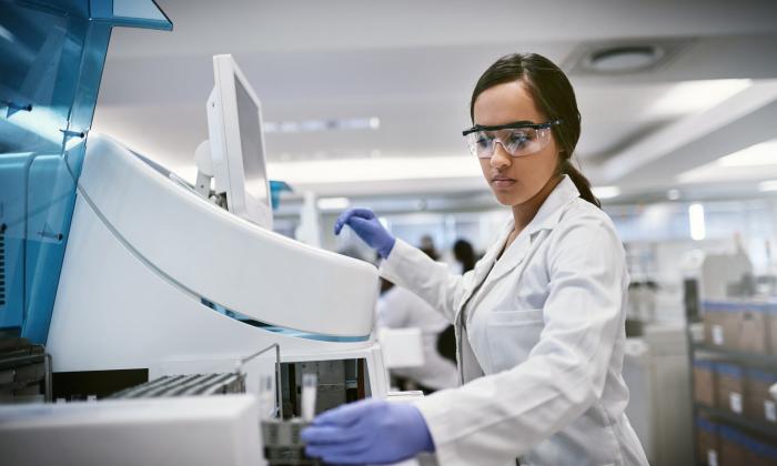 Female lab tech 